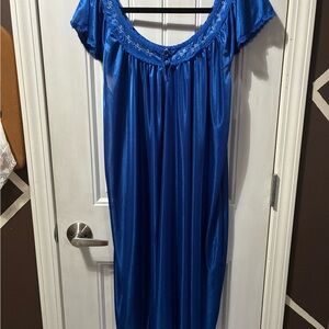 Vintage Elegant Blue Nightgown
